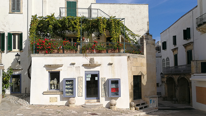 Explore the charming houses of Otranto